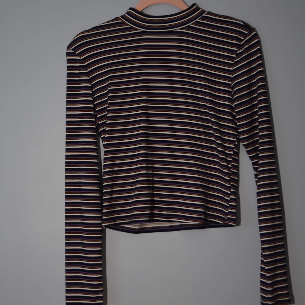 Slightly cropped long sleeve mock neck shirt